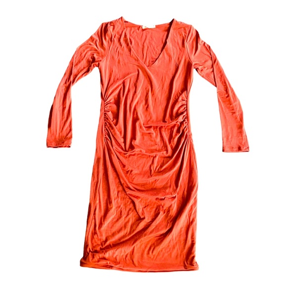 {Heart & Hips} Maternity V-Neck BodyCon Fitted Midi Dress - Picture 1 of 5